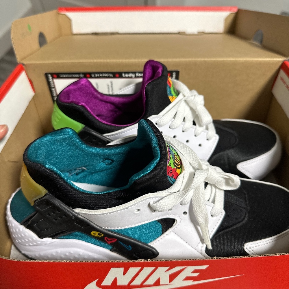 Nike air huarache run peace love and swoosh